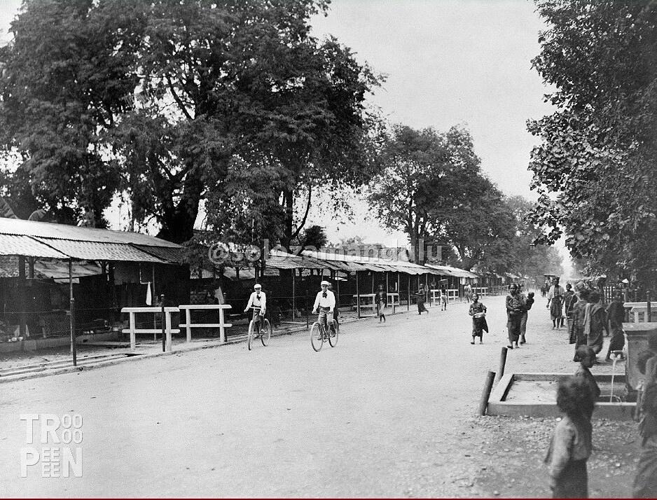 Potret Pasar Slompretan (sekarang dikenal sebagai Pasar Klewer) tempo dulu