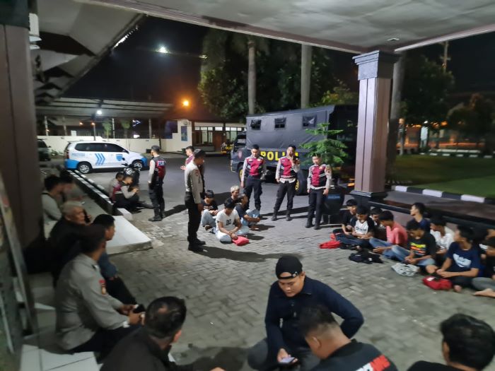 Belasan remaja diangkut polisi usai kedapatan membawa senjata sajam (sajam)