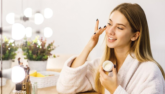 Ilustrasi Melakukan Basic Skincare