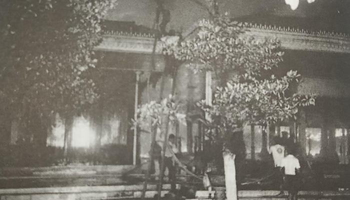 Kobaran Api Menghabiskan Bangunan-Bangunan Utama Kraton Kasunanan Surakarta
