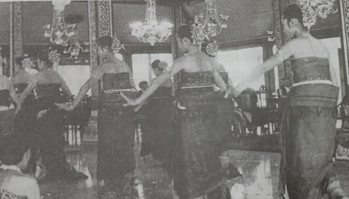 Tari Bedhaya Ketawang Dalam Upacara Jumenengan di Kraton Kasunanan Surakarta.