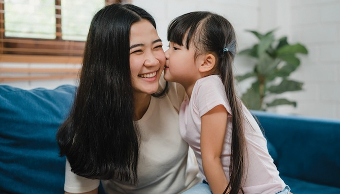 Ilustrasi Ibu dan Anak di Hari Ibu