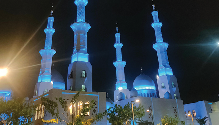 Keindahan Masjid Sayed di Malam Hari