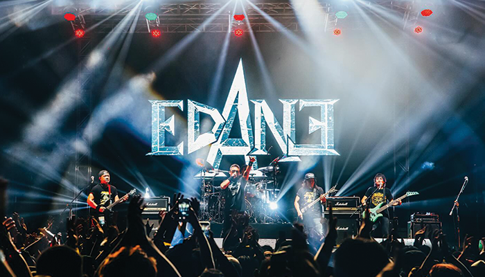 MERIAH: Edane saat menghibur masyarakat di Rock In Solo di benteng Vastenburg, 10 Desember lalu.