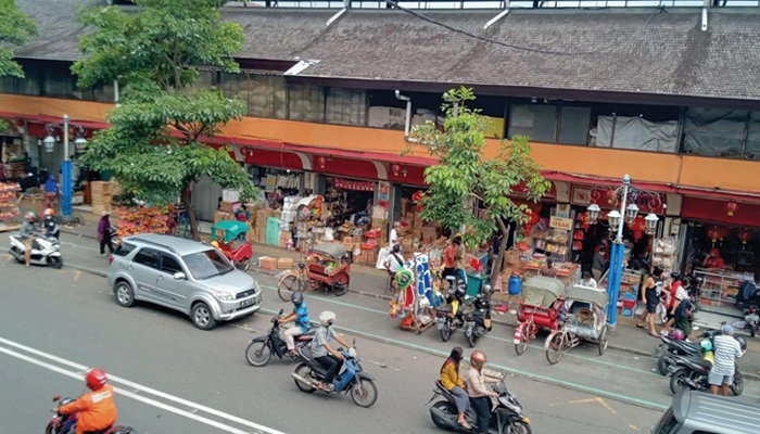 Suasana Pasar Saat Pagi Hari