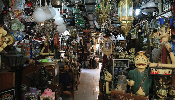 Barang Antik Pasar Triwindu
