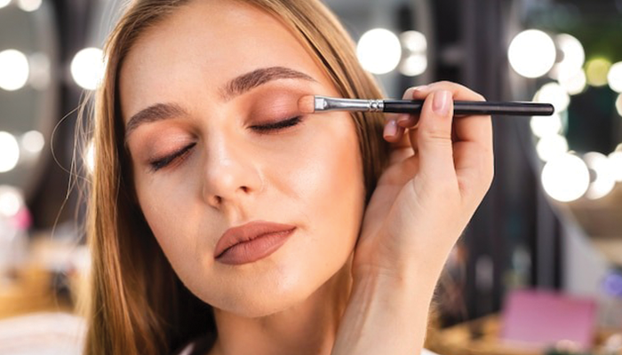 Ilustrasi Alis Tebal