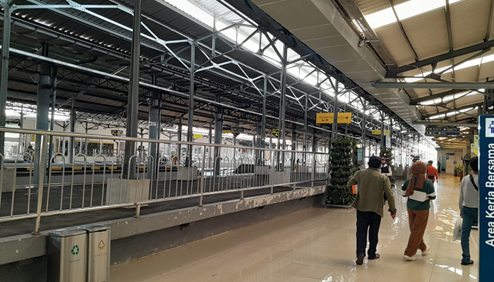 Suasana Stasiun Solo Balapan Saat Memasuki Libur Nataru 2023