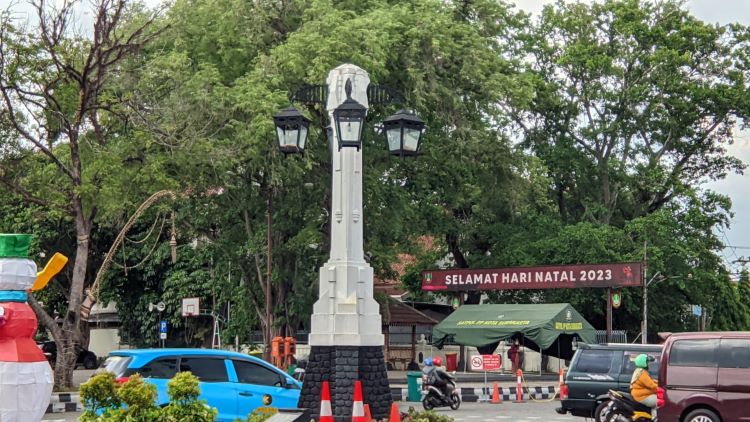 Tugu Pemandengan yang kerap mimiliki peran sentral bagi kehidupan Raja Keraton Kasunanan Surakarta
