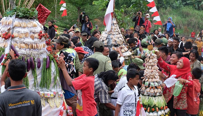 Tradisi Apem Sewu