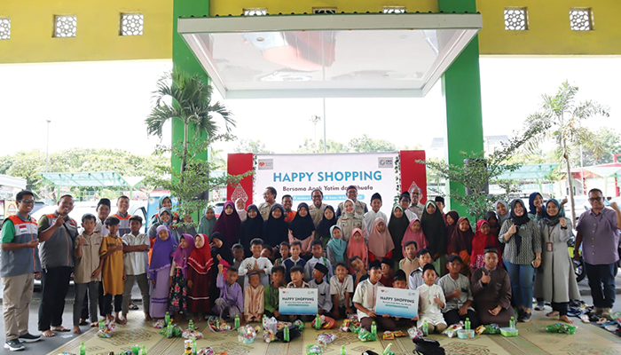 Shopping Bersama Anak Yatim dan Dhuafa yang Diselenggarakan YBM PLN UP3 Sukoharjo dan Rumah Zakat
