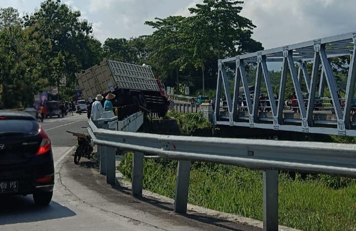 Foto: Laka di Jalan Raya Jatisrono - Slogohimo, tepatnya di Lingkungan Jaran Mati RT 02 RW 02, Kelurahan Bulusari Kecamatan Slogohimo Kamis (28/12).