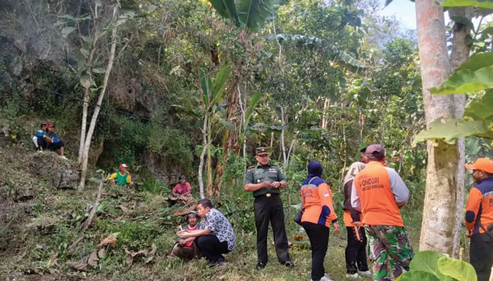PEMANTAUAN: Pembersihan luweng di wilayah selatan beberapa waktu lalu.
