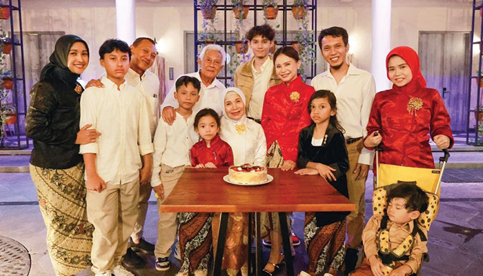 Potret Perayaan Ulang Tahun Ibunda Rossa