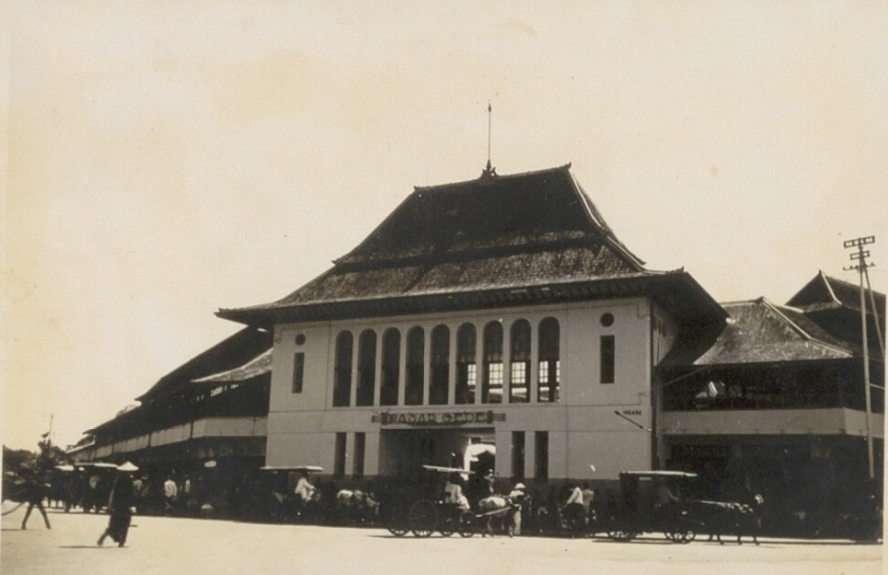 Bangunan Pasar Gede, Kota Solo yang dipotret pada 1930.