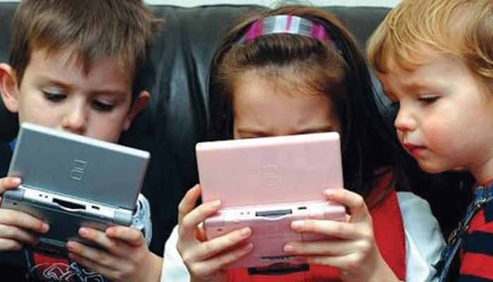Ilustrasi Anak-anak yang sedang bermain gadget