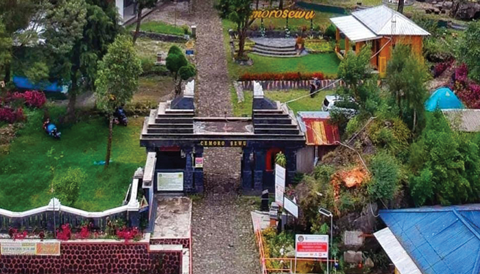 Gerbang wisata cemoro Sewu Tawangmangu