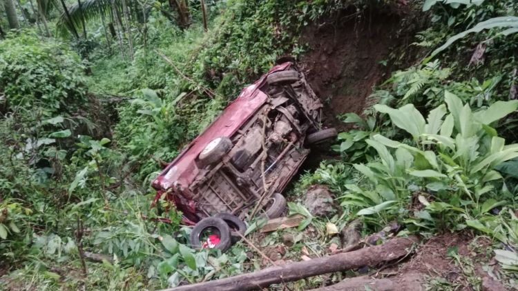 Mobil yang mengalami kecelakaan di wilayah Desa Brenggolo Kecamatan Jatiroto Rabu (10/1/2024) petang. (Camat Jatiroto for Radar Solo)