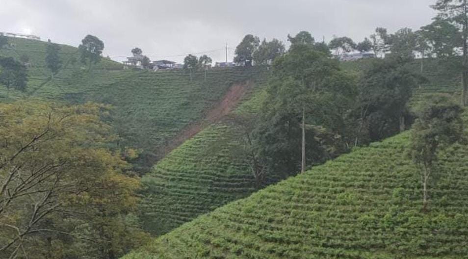 Longsor yang terjadi di Kabupaten Karanganyar pada Kamis (1/1) sore (RUDI HARTONO/RADAR SOLO)