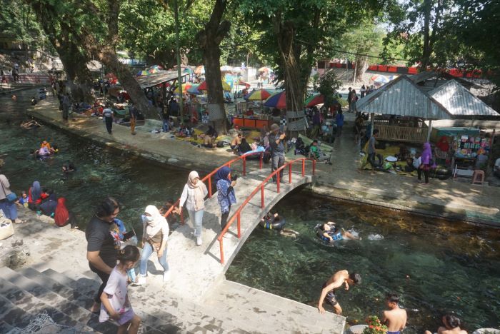 Objek Mata Air Cokro (OMAC) di Kecamatan Tulung, Klaten yang dibuka kembali bagi wisatawan setelah direnovasi. (ANGGA PURENDA/RADAR SOLO)