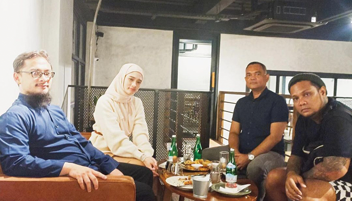 Unggahan Foto Inara Rusli Bersama Virgoun dan Keluarganya di Akun Instagramnya