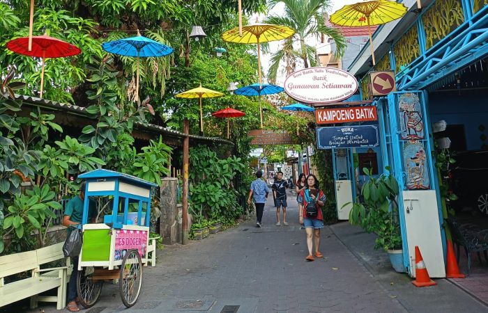 Suasana Kampung Batik Kauman Solo (DOK. PRIBADI/KHOLIS)