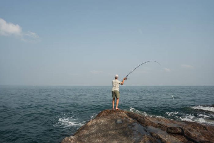 Ada sejumlah teknik memancing yang bisa dipraktekkan di sekitar waduk Kota Solo  (ISTOCKPHOTO.COM)