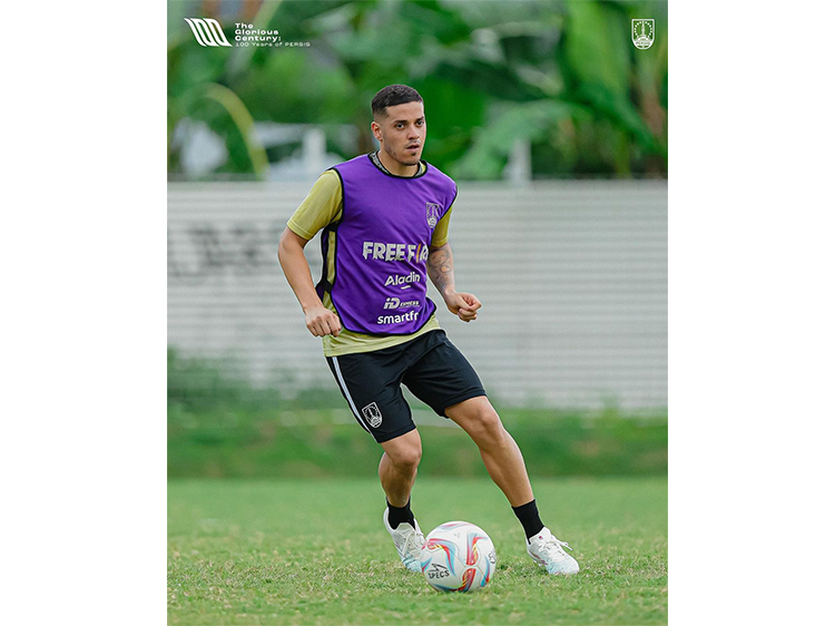 Pemain Persis Solo, Alexis Messidoro, dalam sesi training camp (INSTAGRAM/ PERSISOFFICIAL)