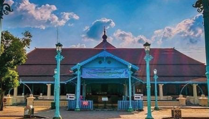 Tampak Depan Masjid Agung Surakarta di Solo