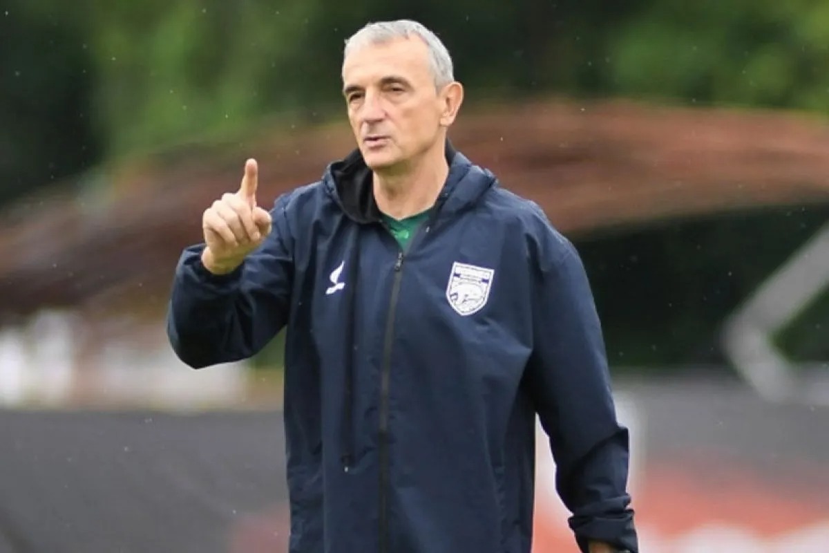 Pelatih Persis Solo, Milomir Seslija (BORNEOFC.ID)