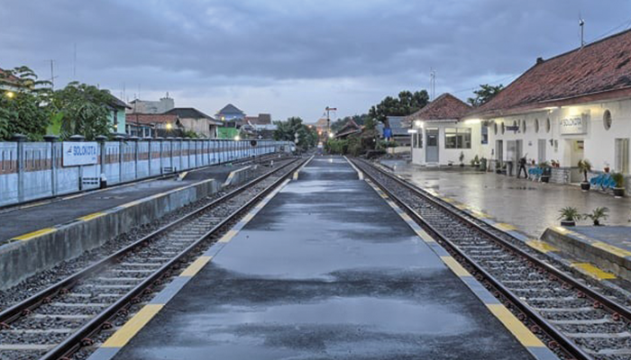 Peron Stasiun Solo Kota
