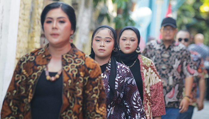 POTENSI: Fashion show batik di kampung batik Kauman, beberapa waktu lalu.