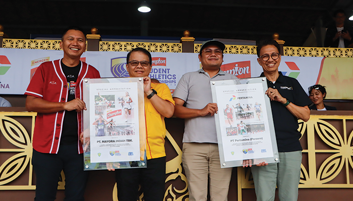 BERSINERGI: (Dari kanan) CEO DBL Indonesia Azrul Ananda, Marketing Director Energen Champion Haruman Rustandi, Area Manager Pertamina Patra Niaga Jawa Bagian Tengah Brasto Galih Nugroho, dan Sekretari