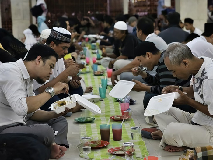 Jaburan menjadi salah satu tradisi warga Solo di bulan Ramadhan (SURAKARTA.GO.ID)