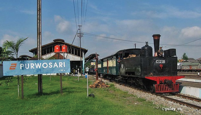 Kereta Api Uap Jaladara di Stasiun Purwosari