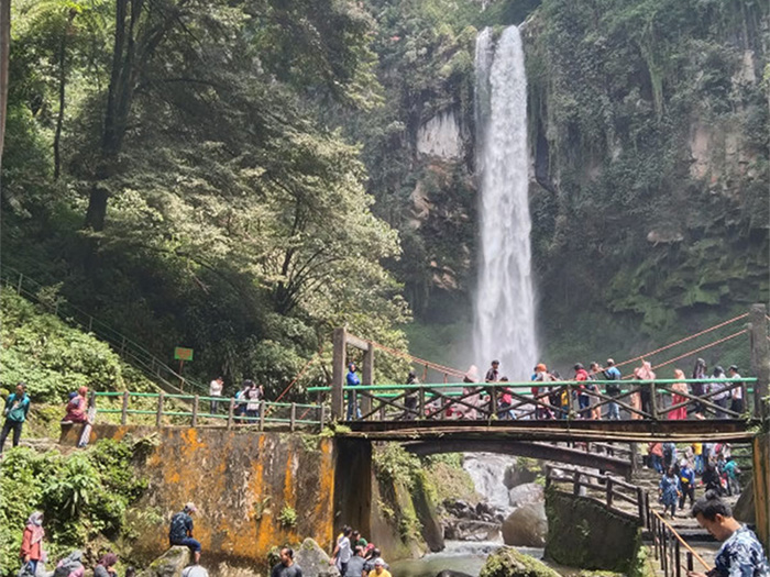 Air Terjun Grojogan Sewu (DOK. PESONA KARANGANYAR)