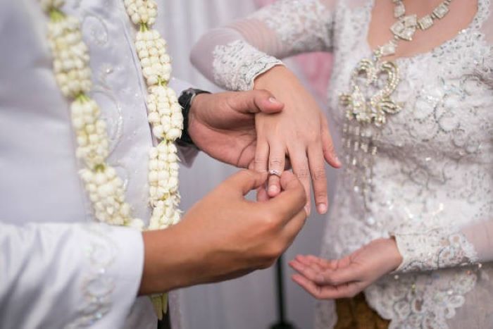 Ilustrasi pernikahan. Bagi orang Solo, acara midodareni menjadi salah satu tahapan dalam pernikahan adat Jawa. (ISTOCKPHOTO.COM)