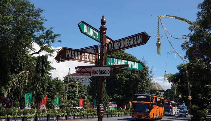 Salah Satu Plang Penunjuk Arah yang Ada di Jalanan Kota Solo