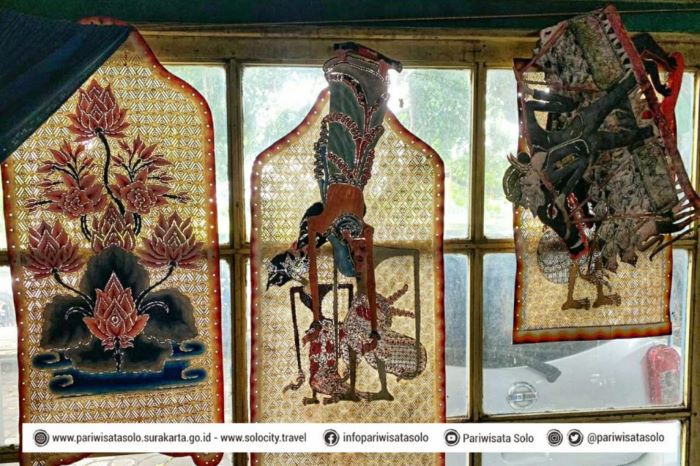 Berbagai macam bentuk wayang kulit di Balai Agung, Solo (PARIWISATASOLO.SURAKARTA.GO.ID)