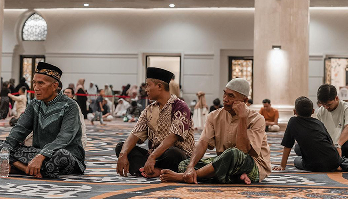 Kajian Rutin yang Dilakukan di Masjid Raya Sheikh Zayed Solo