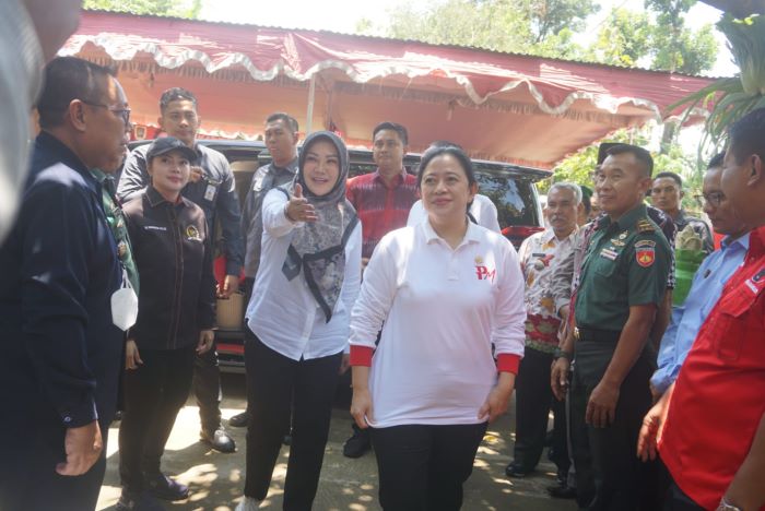 Puan Maharani saat melakukan kunjungan di Desa Melikan, Kecamatan Wedi, Klaten, Selasa (30/1) (ANGGA PURENDA/RADAR SOLO)