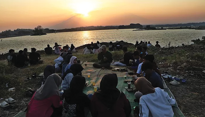 Keindahan Sunset di Waduk Cengklik