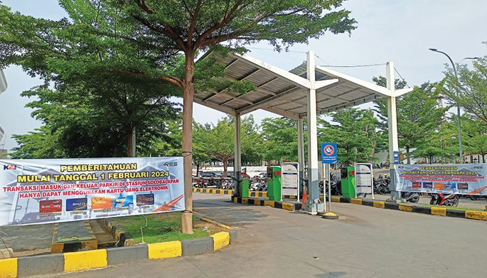 Banner Penerapan Kartu Uang Elektronik Sebagai Alat Pembayaran di Stasiun Solo Balapan