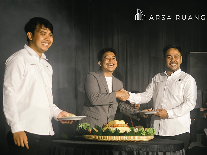 Pada 28-30 Januari 2024 digelar  grand opening oleh Arsa Ruang studio terbesar di Klaten Deta Hibatul Wafi dan Febrilian Arifin, founder Smoothlens Photography (SMOOTHLENS PHOTOGRAPHY)
