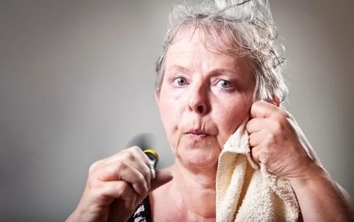 Ilustrasi orang mengalami menopause. Perempuan Solo harus tahu sejumlah tips demi membuat wajah tetap sehat saat masuk fase itu (ISTIMEWA)