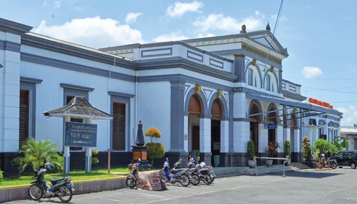 Tampak depan Stasiun Jebres yang ada di Kota Solo