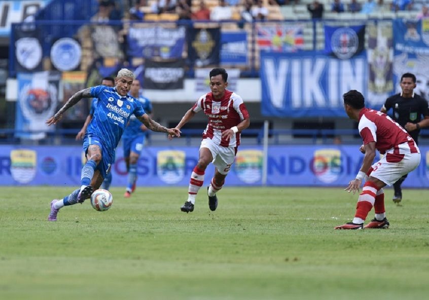 Persis Solo vs Persib Bandung pada pertandinganLiga 1 2023/2024 di Stadion Gelora Bandung Lautan Api, Minggu, 4 Februari 2024.
