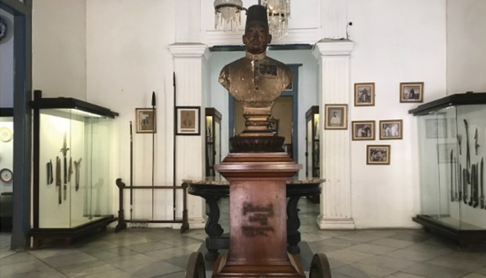 Tampak Dalam Museum Radya Pustaka Solo
