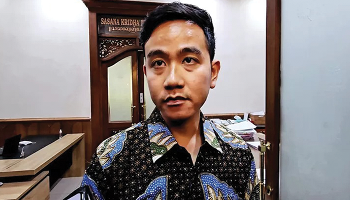 Wali Kota Solo Gibran Rakabuming Raka, memberikan jawaban terkait pertanyaan seputar Pasar Mebel Mojo