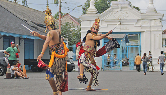 PERSIAPAN: Pertunjukan wayang orang Keraton kasunan Surakarta, kemarin.